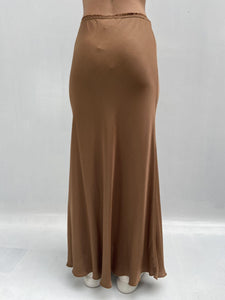 Gonna satinata con passamaneria in vita