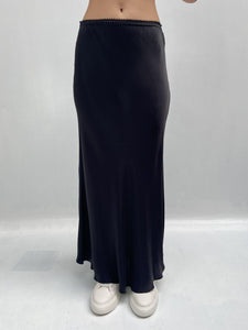 Gonna satinata con passamaneria in vita