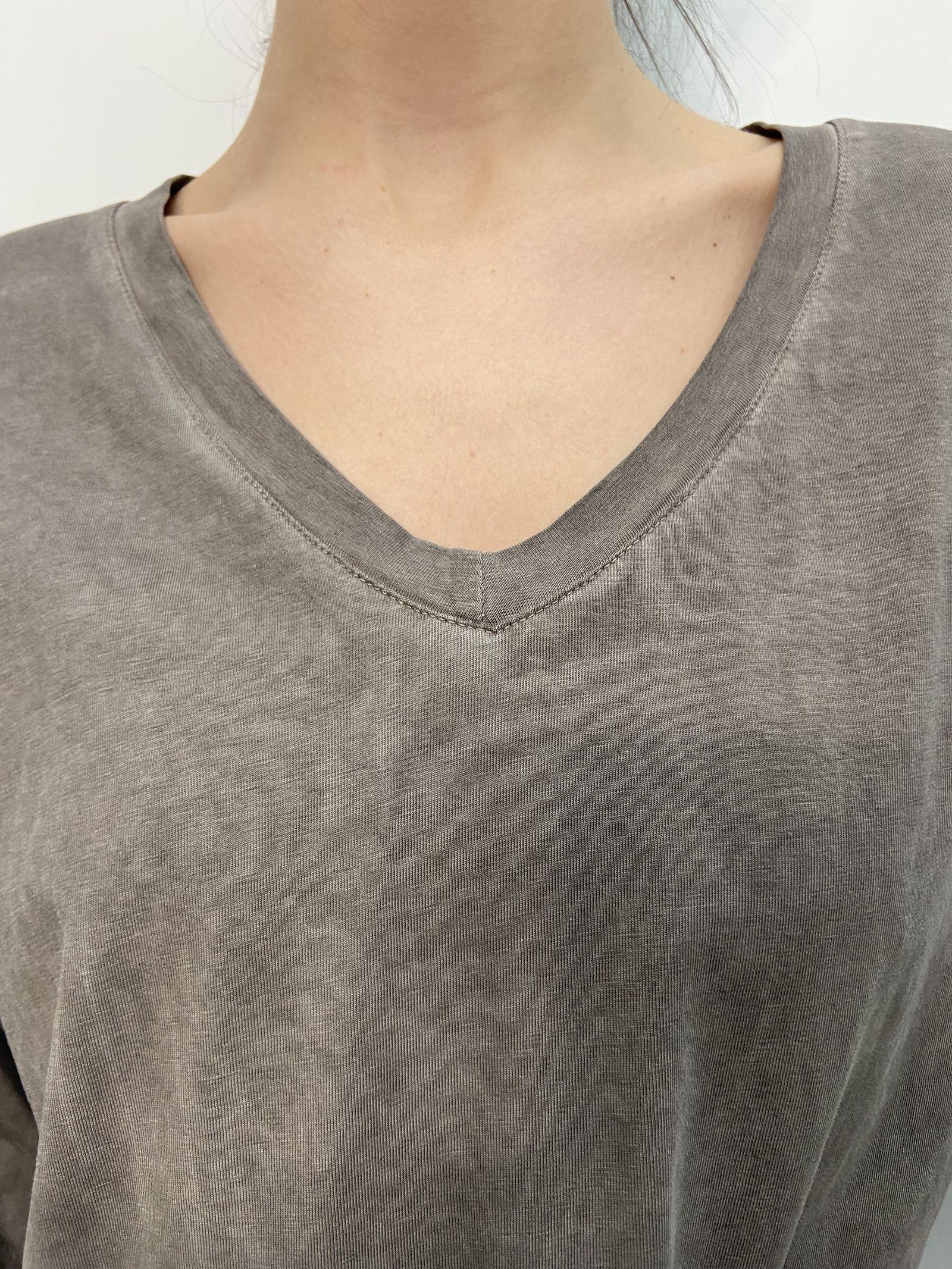T-shirt scollo a V 2831 TORTORA OFELIA
