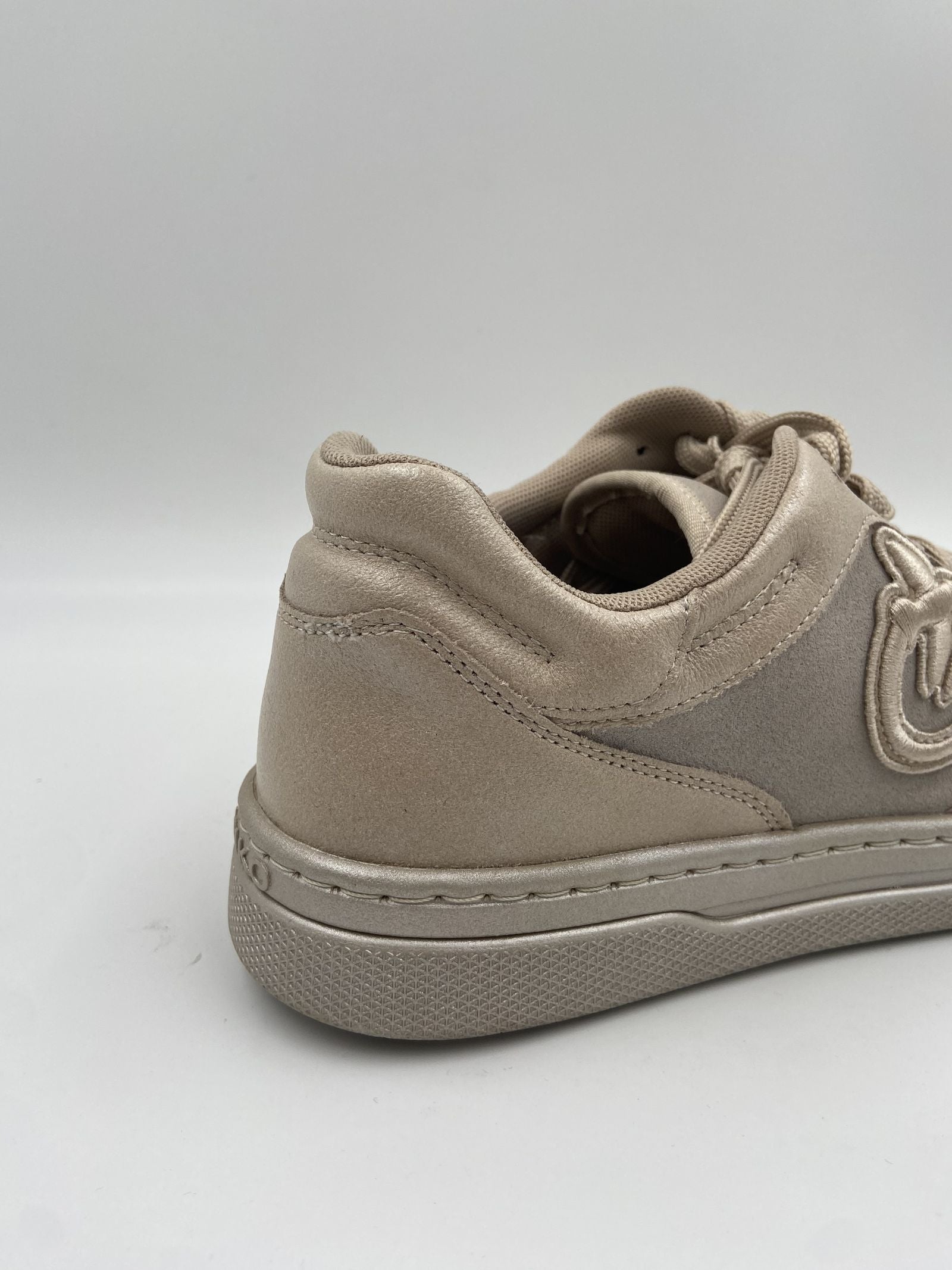 Sneakers in pelle con logo a contrasto SS0049P038 066 PINKO 
