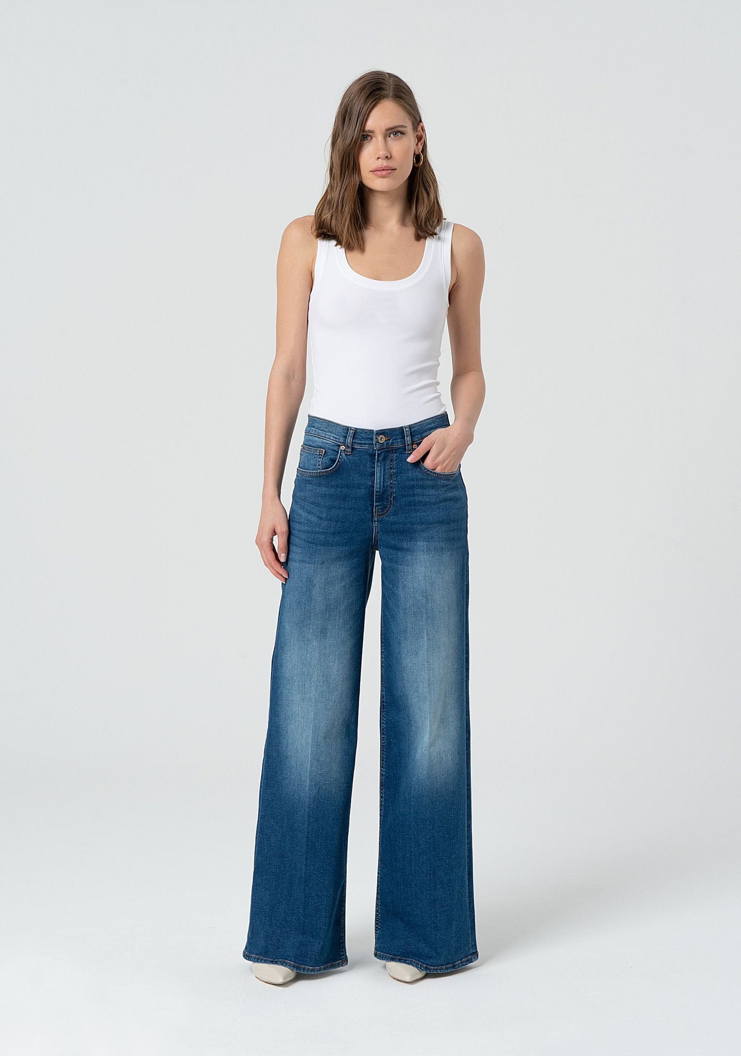 Jeans wide leg con lavaggio medio FP25SV3015D42002 349 FRACOMINA 