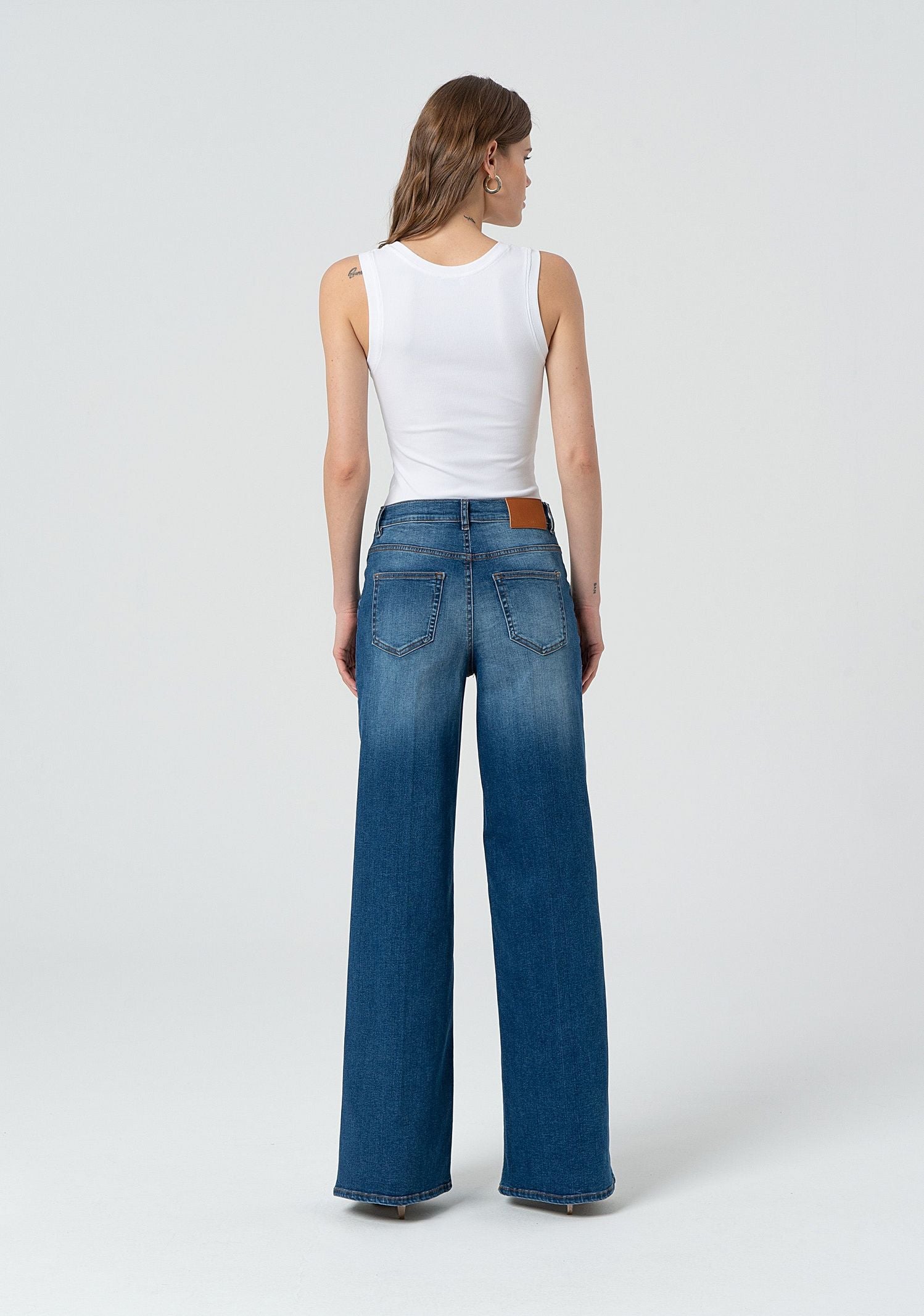 Jeans wide leg con lavaggio medio FP25SV3015D42002 349 FRACOMINA 