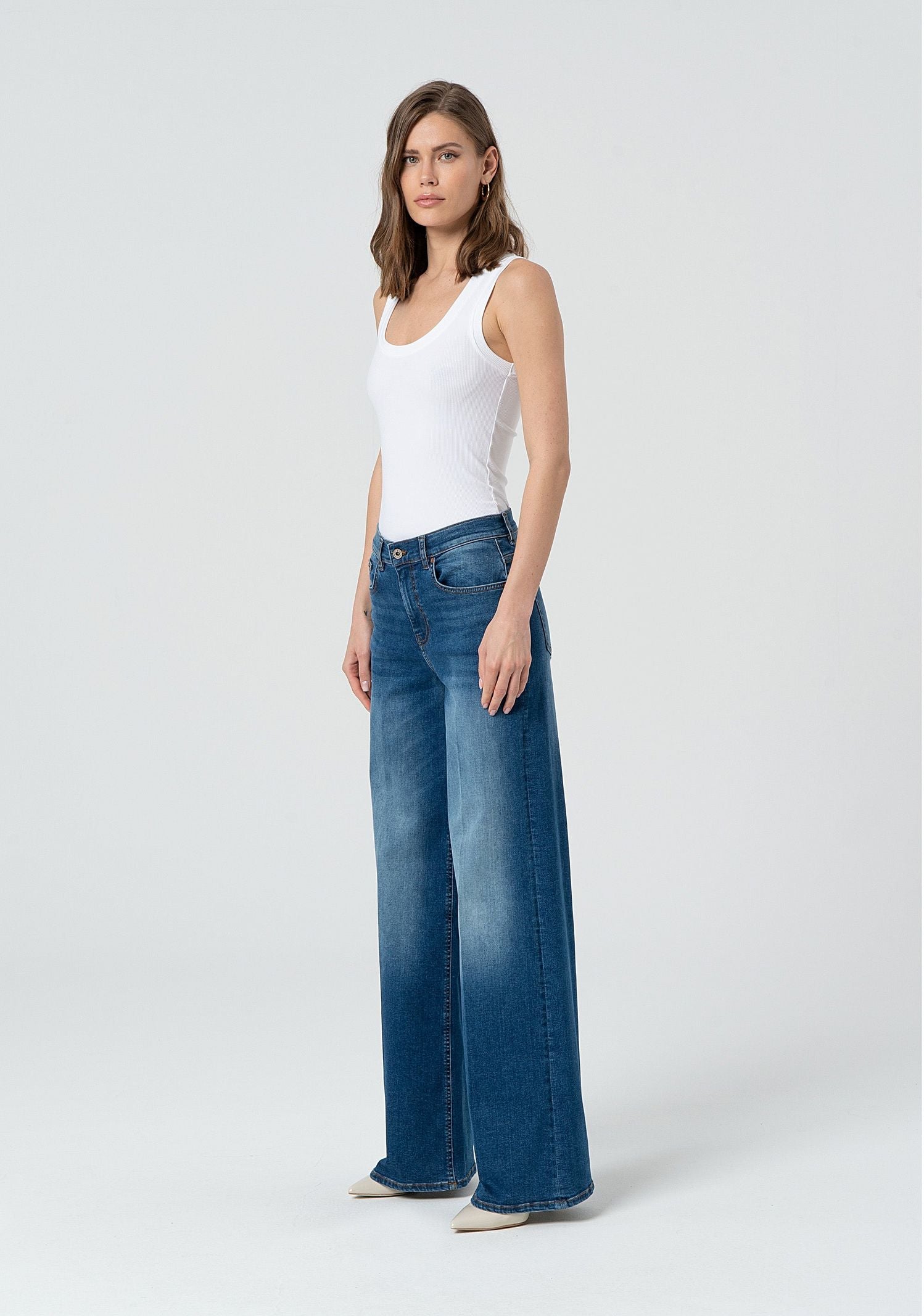 Jeans wide leg con lavaggio medio FP25SV3015D42002 349 FRACOMINA 
