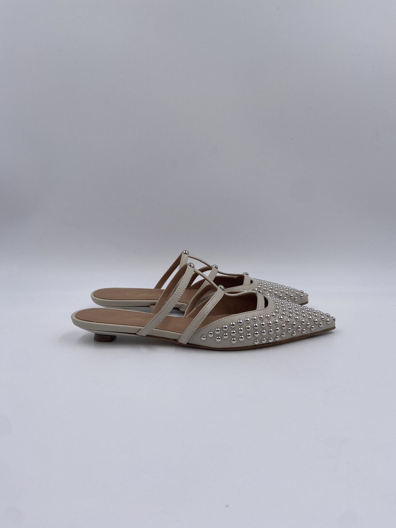 Scarpa bassa aperta con borchie - Ofelia 2569 LATTE OFELIA 