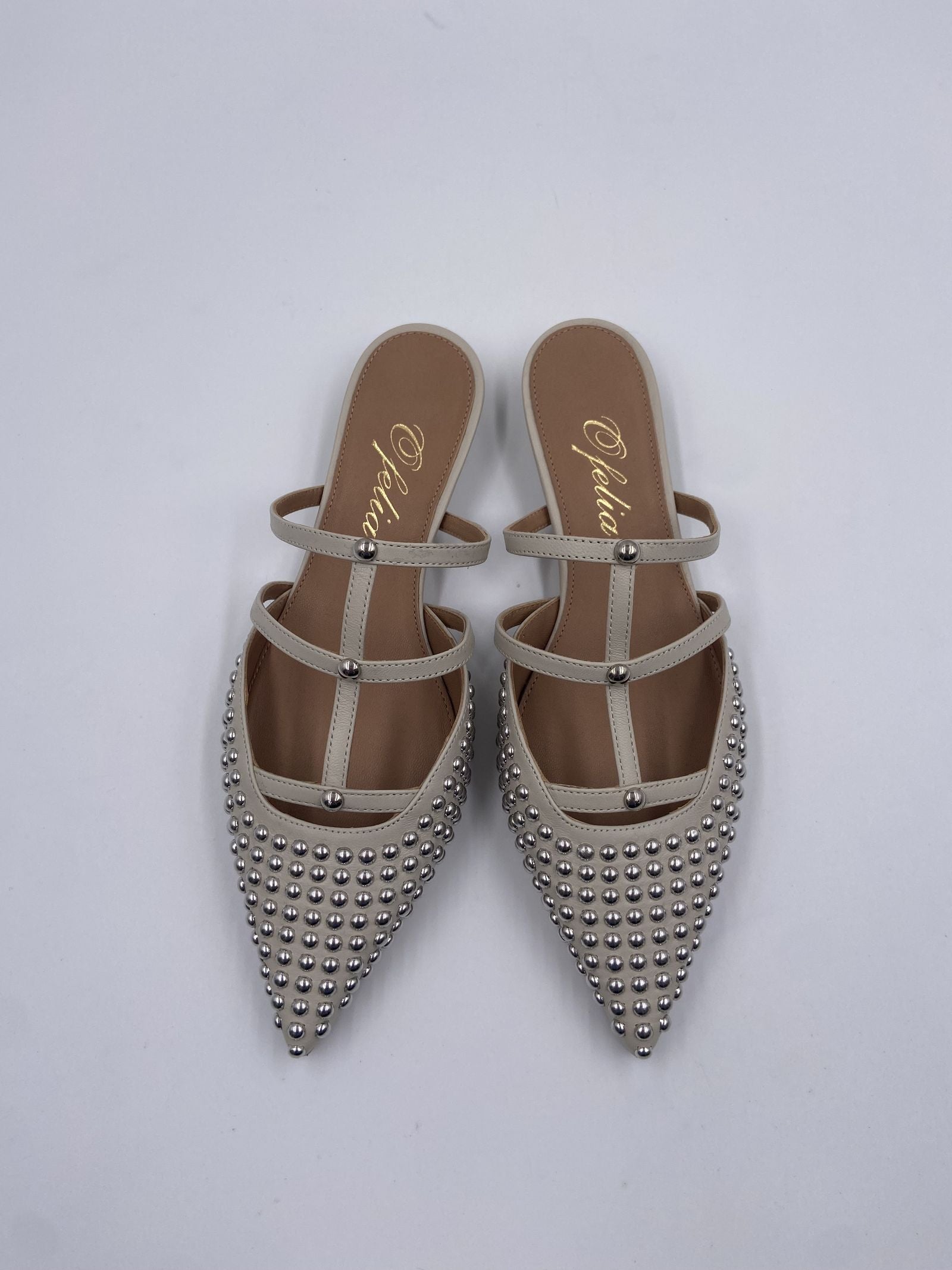 Scarpa bassa aperta con borchie - Ofelia 2569 LATTE OFELIA 
