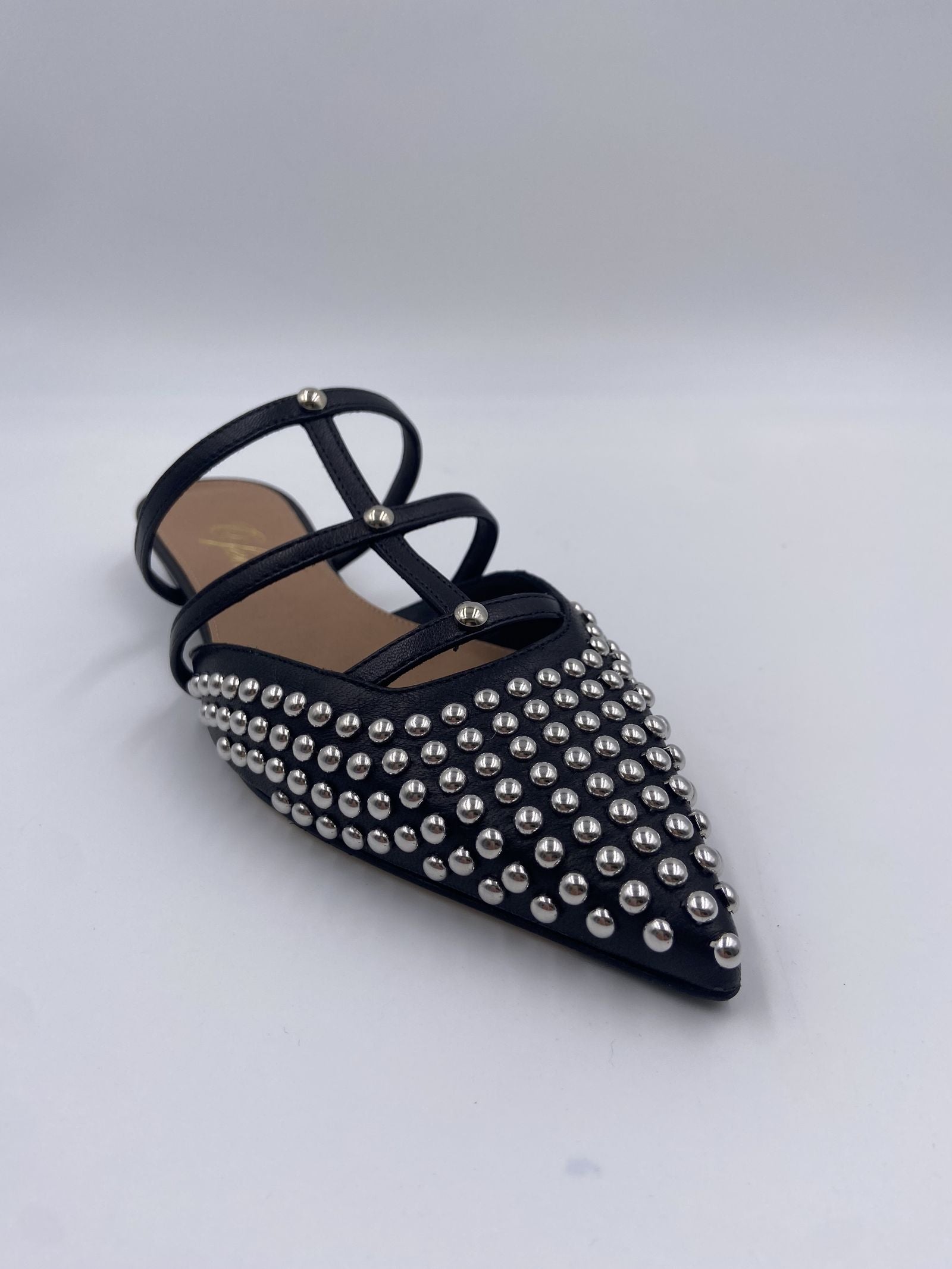 Scarpa bassa aperta con borchie - Ofelia 2569 NERO OFELIA 