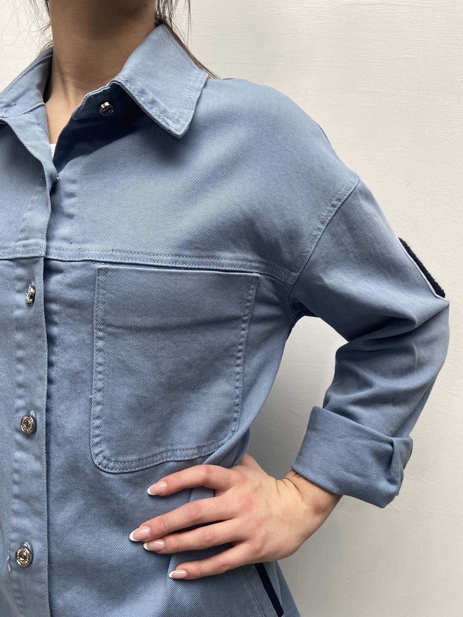 Camicia in denim con patch 525106BIS AZZURRO OFELIA 