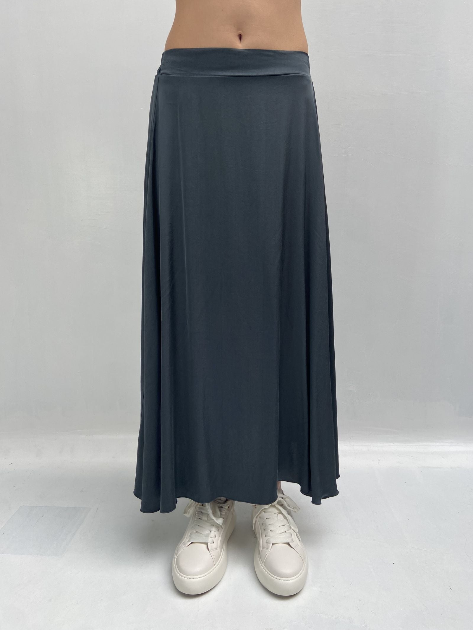 Gonna lunga satinata con elastico in vita 8078 GRIGIO OFELIA 