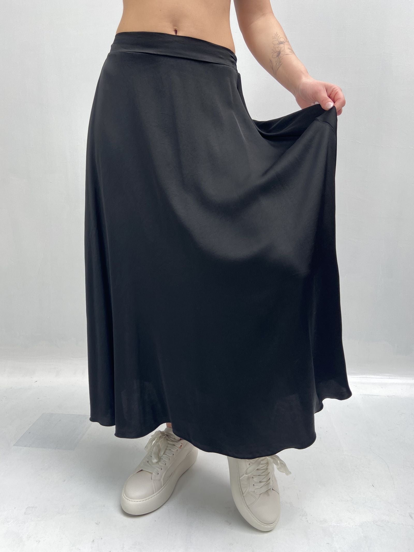 Gonna lunga satinata con elastico in vita 8078 NERO OFELIA 