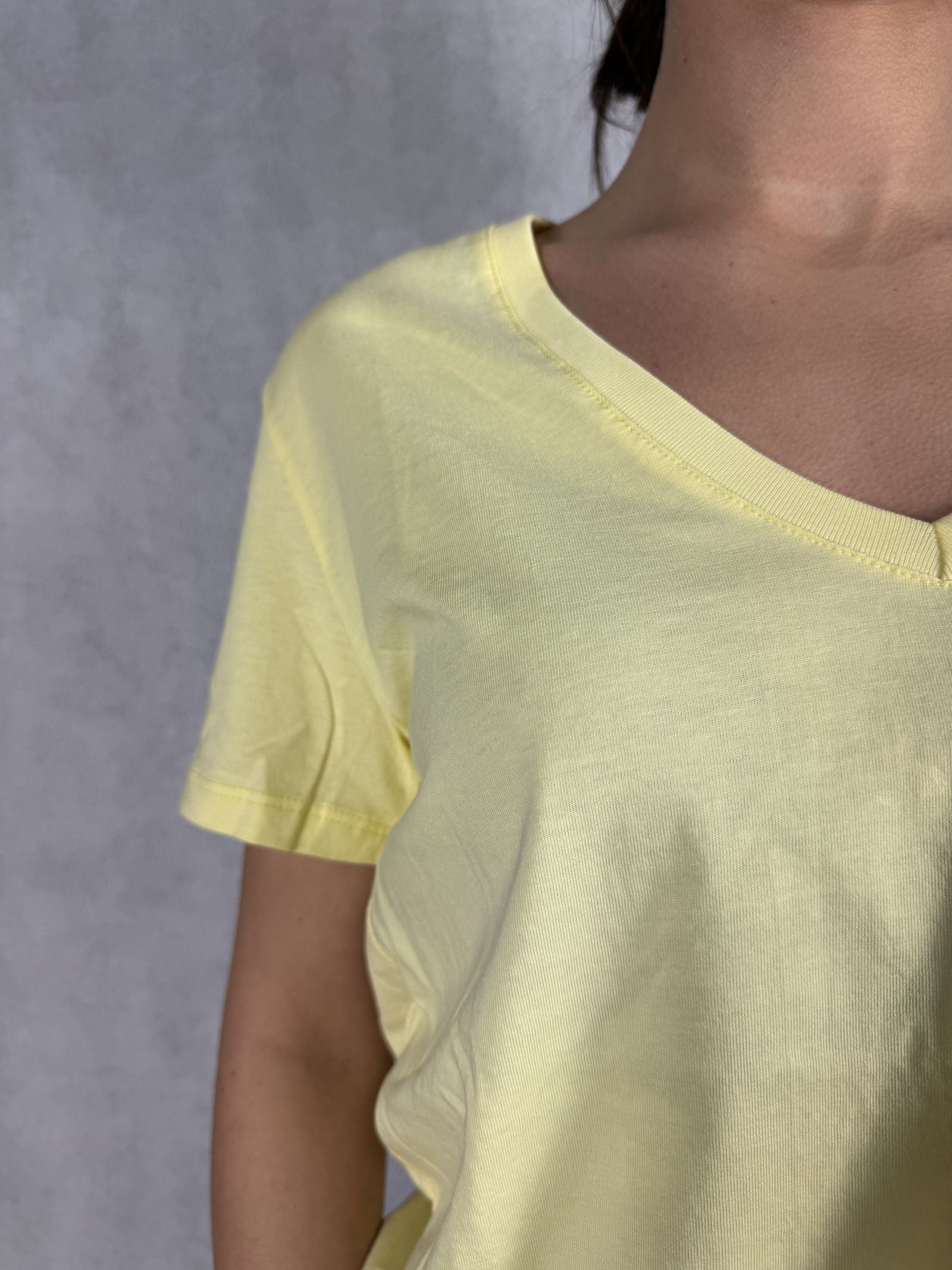 T-shirt basica scollo a V L5560 GIALLO OFELIA 
