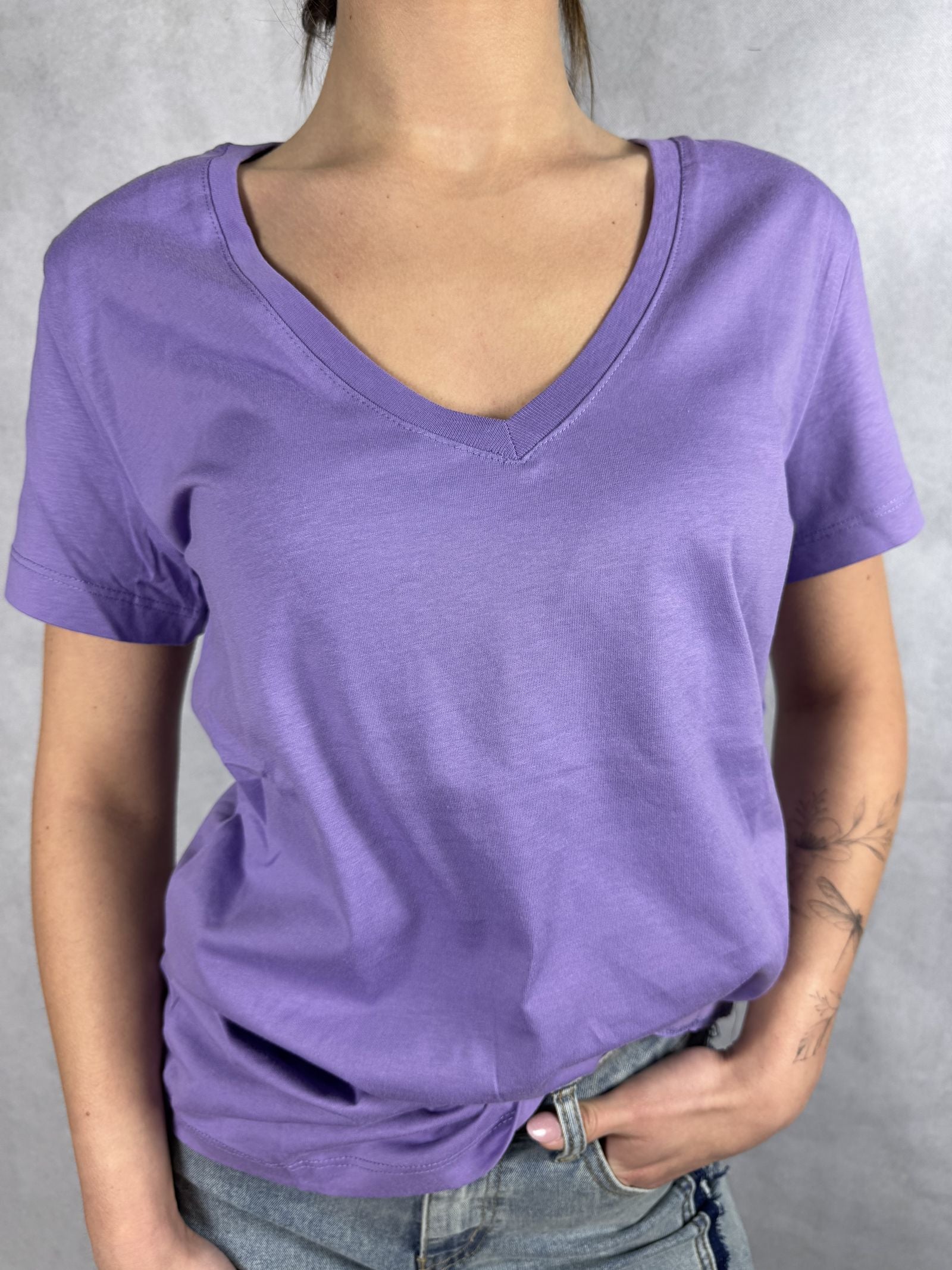 T- shirt basica scollo a V L5560 LILLA OFELIA 