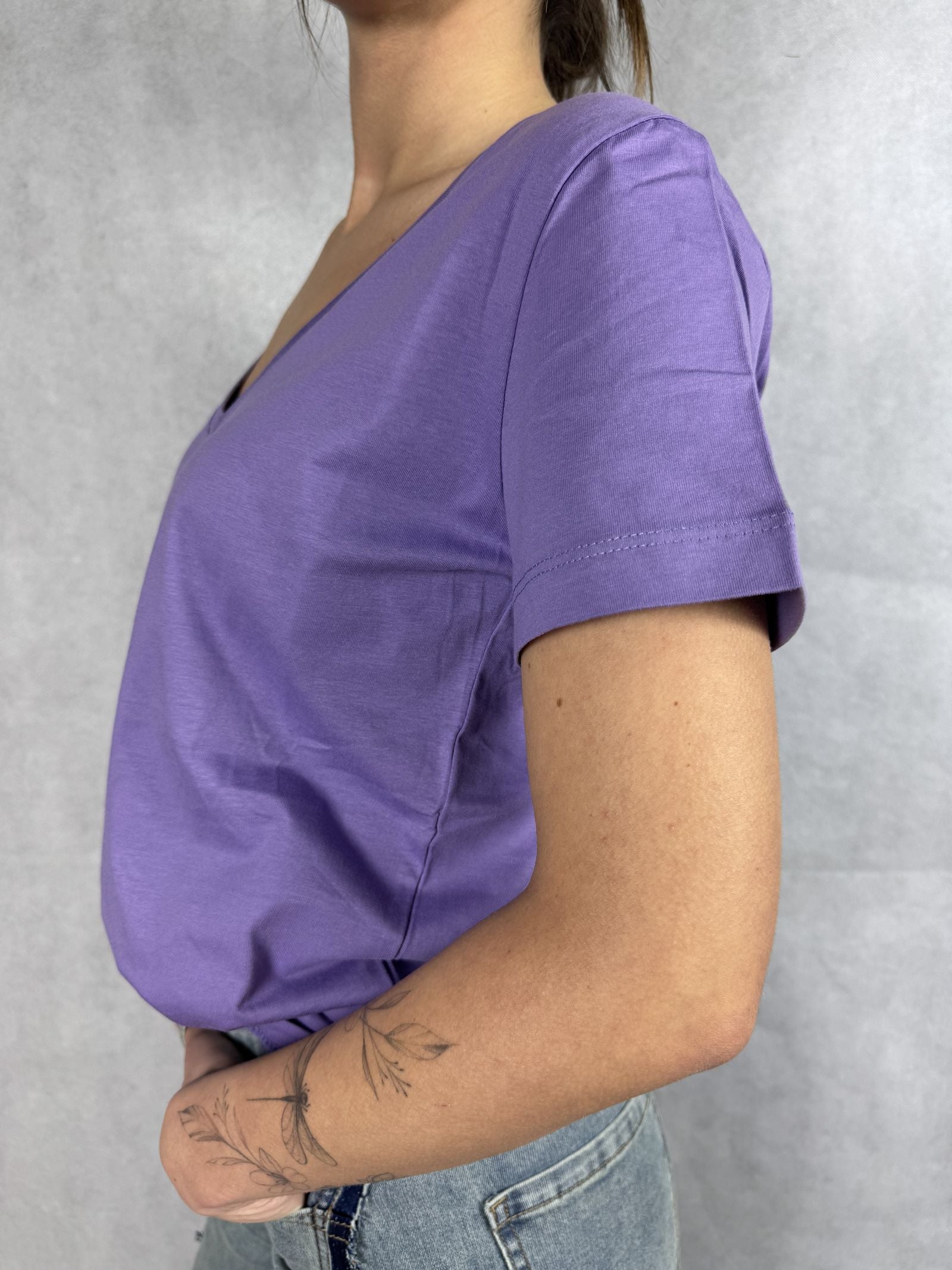 T- shirt basica scollo a V L5560 LILLA OFELIA 