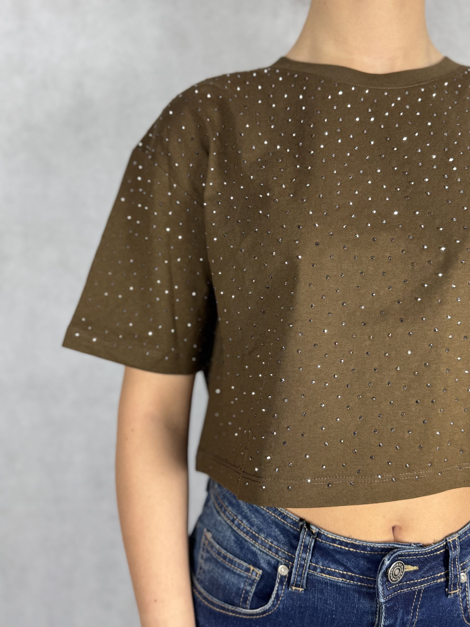 T- shirt girocollo con strass L8586 CIOCCOLATO OFELIA 
