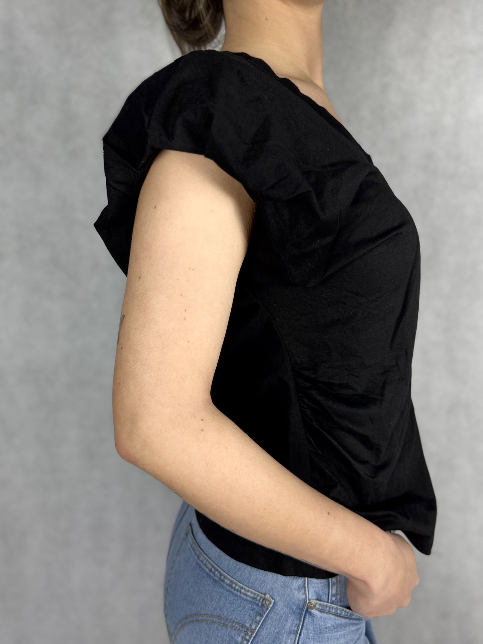 T- shirt scollo a V con manica a sbuffo OY6199 NERO OFELIA 