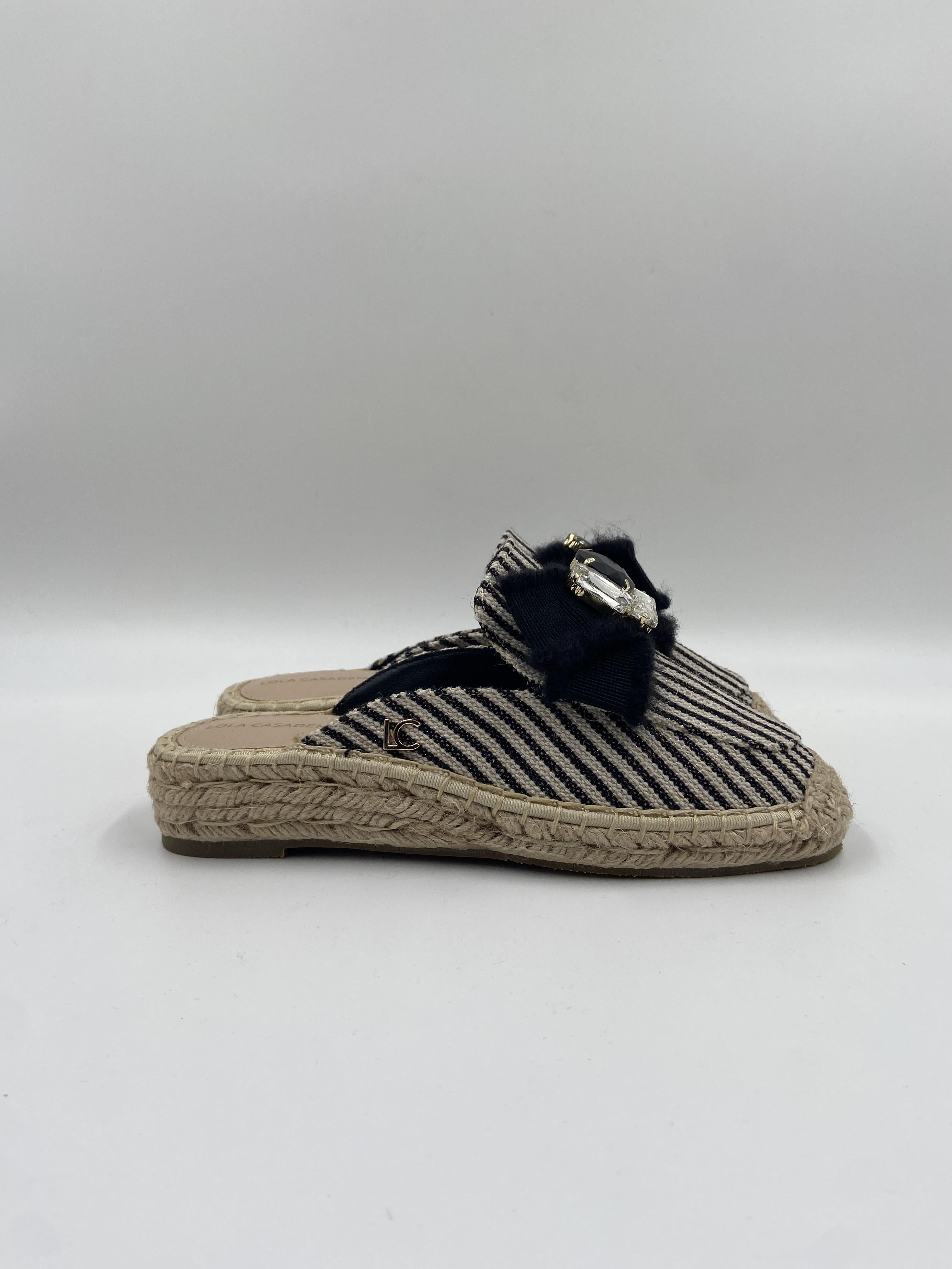 Sandalo a punta chiusa con fiocco - LolaCasademunt LS2605050 20N LOLA 