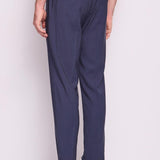 Pantalone con piega stirata