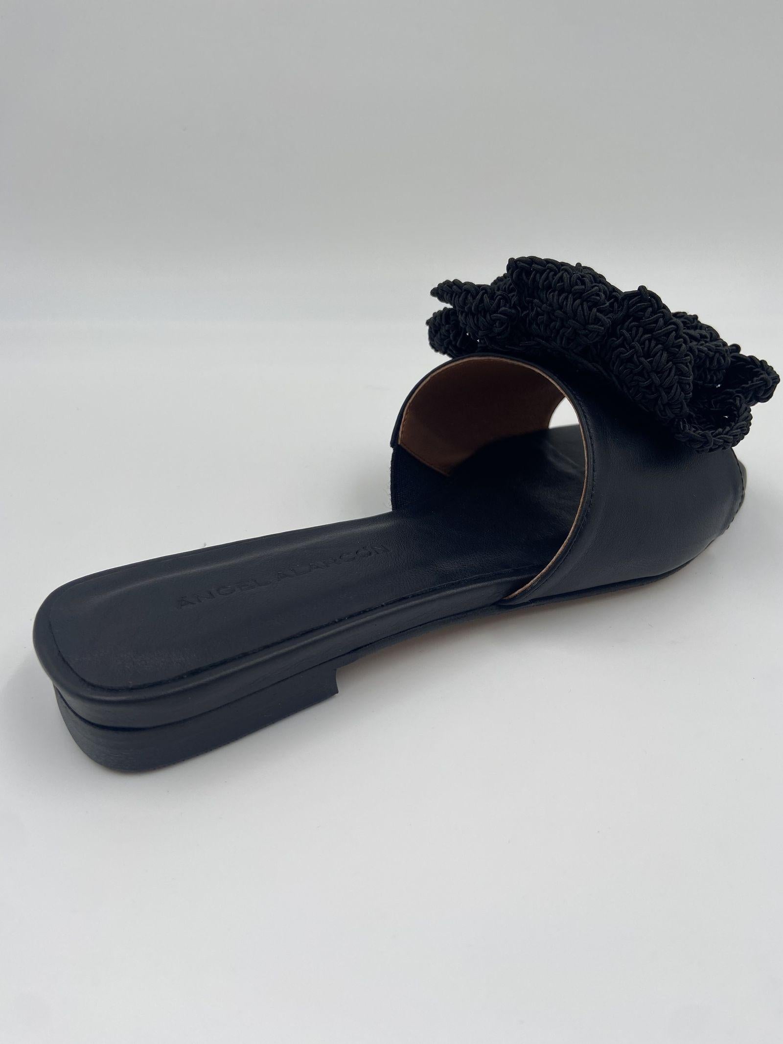 Sandalo ciabatta con fiore 25082016J NERO ANGEL ALARCON 