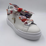Sneakers con lacci in fantasia