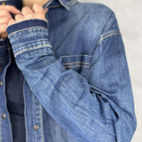 Camicia corta in denim medio scuro