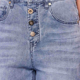 Jeans carrot con bottoni