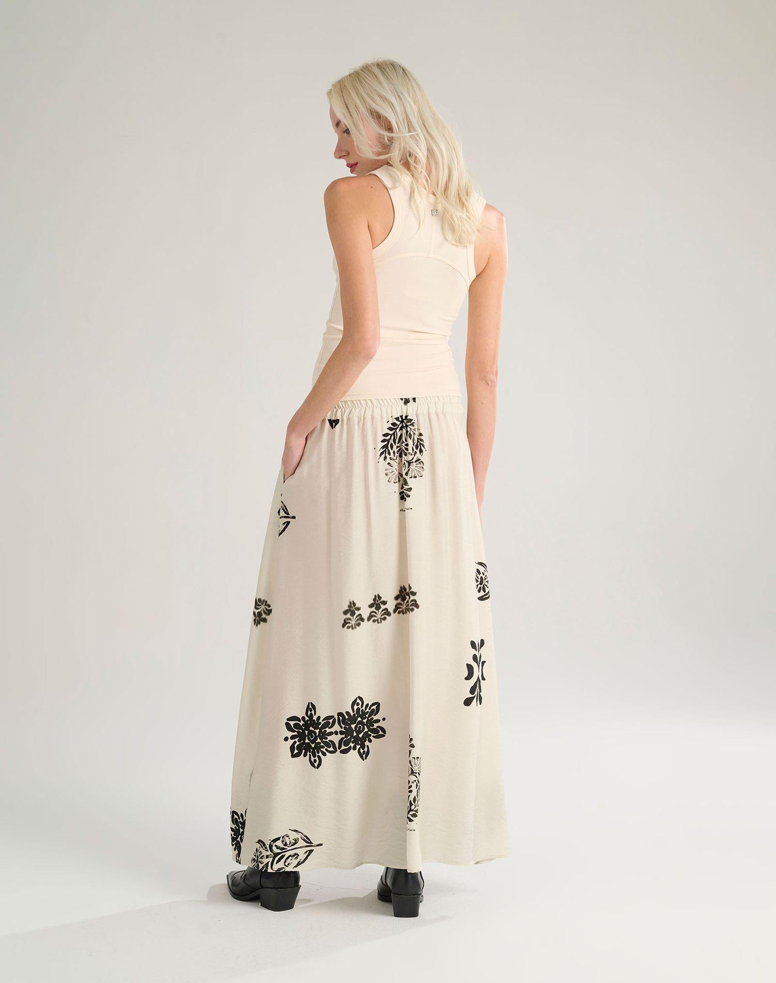 Gonna lunga stampa fiori<BR/><BR/><BR/><BR/><BR/><BR/><BR/><BR/><BR/><BR/><BR/><BR/><BR/><BR/><BR/><BR/><BR/><BR/><BR/><BR/><BR/><BR/> N107VS MA332 MANILA GRACE 
