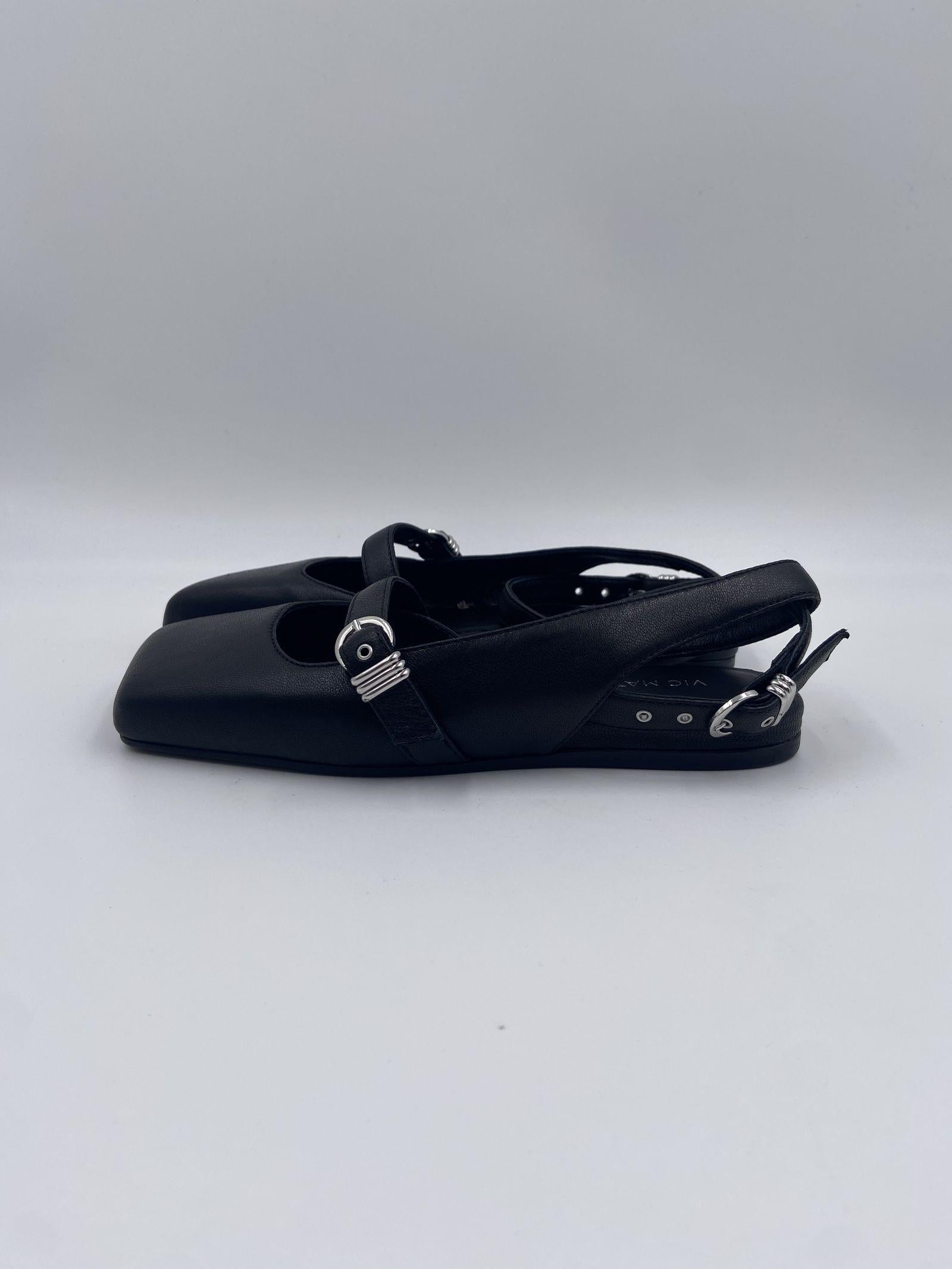 Square Closed decolletè fibbie nere 1G3554D 101 VIC MATIE' 