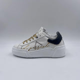 Sneakers con lacci oro