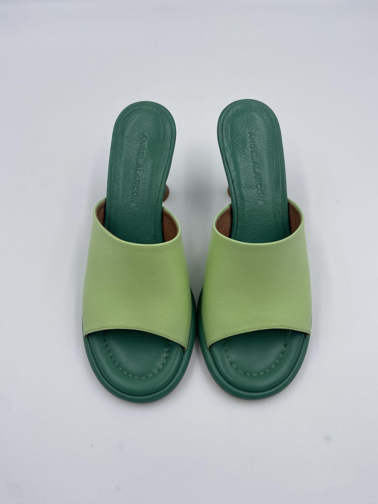 Sandalo tacco rocchetto 23057-467A VERDE ANGEL ALARCON 