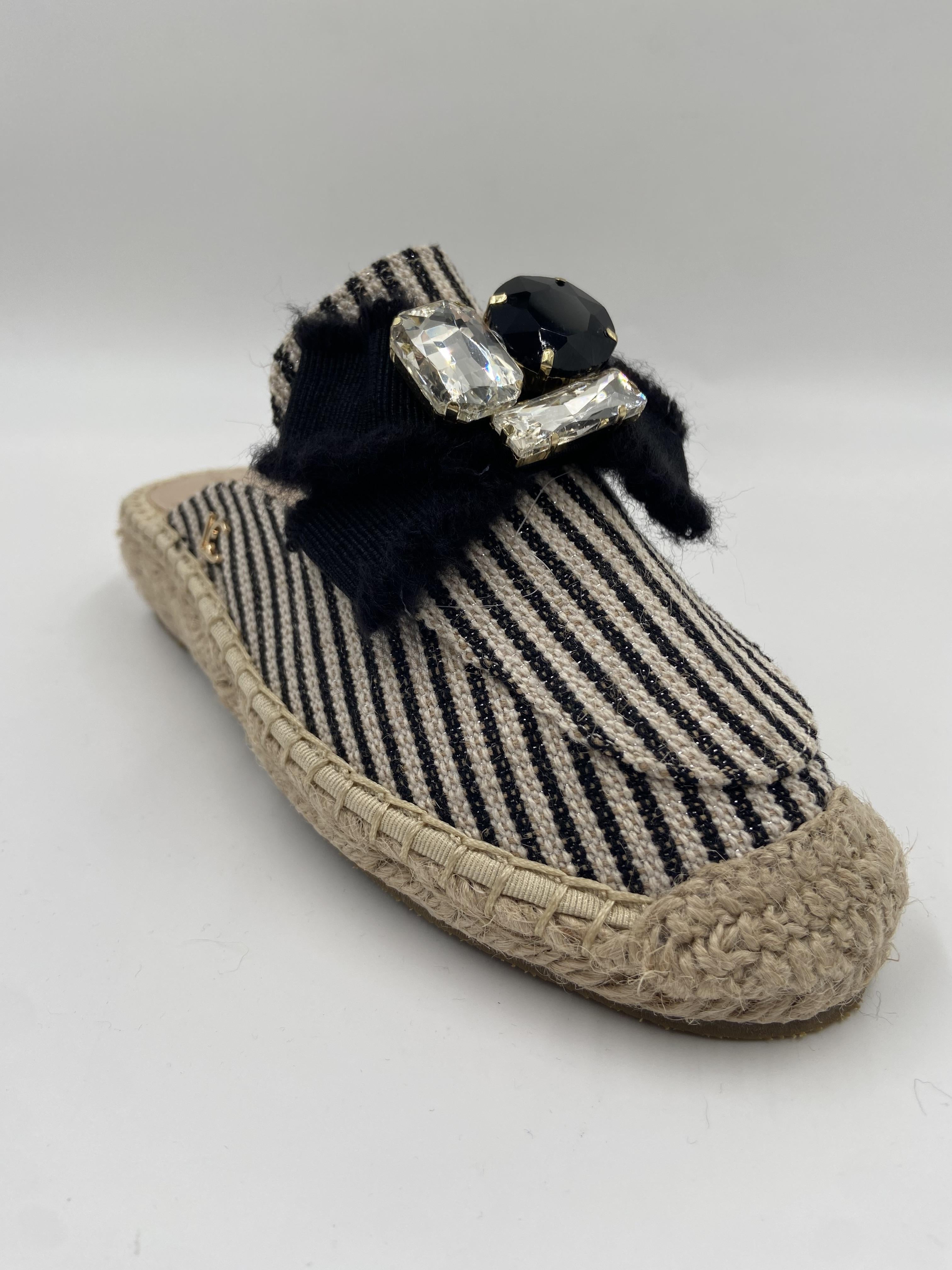 Sandalo a punta chiusa con fiocco LS2605050 20N LOLA 