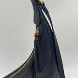 Borsa a spalla in pelle bottolata con catena