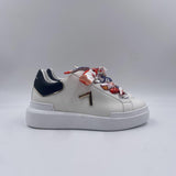 Sneakers con lacci in fantasia