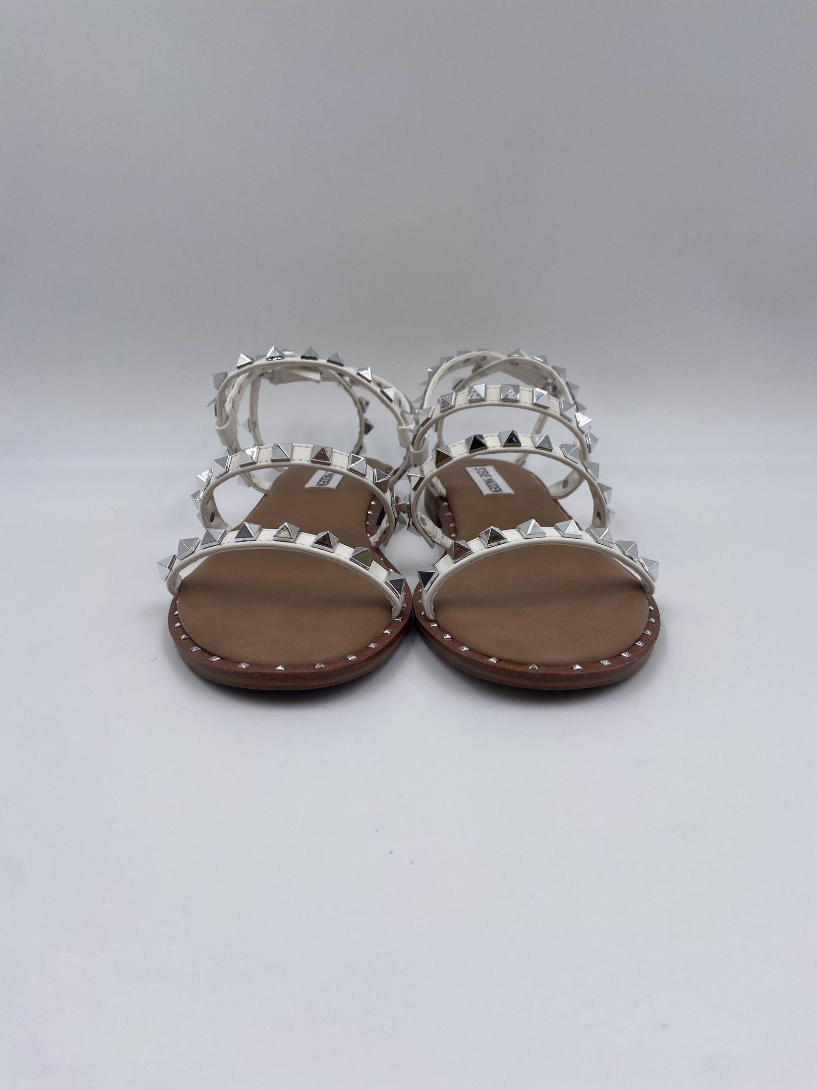 Sandalo Travel con borchie - Steve Madden TRAVEL WHT STEVE MADDEN 