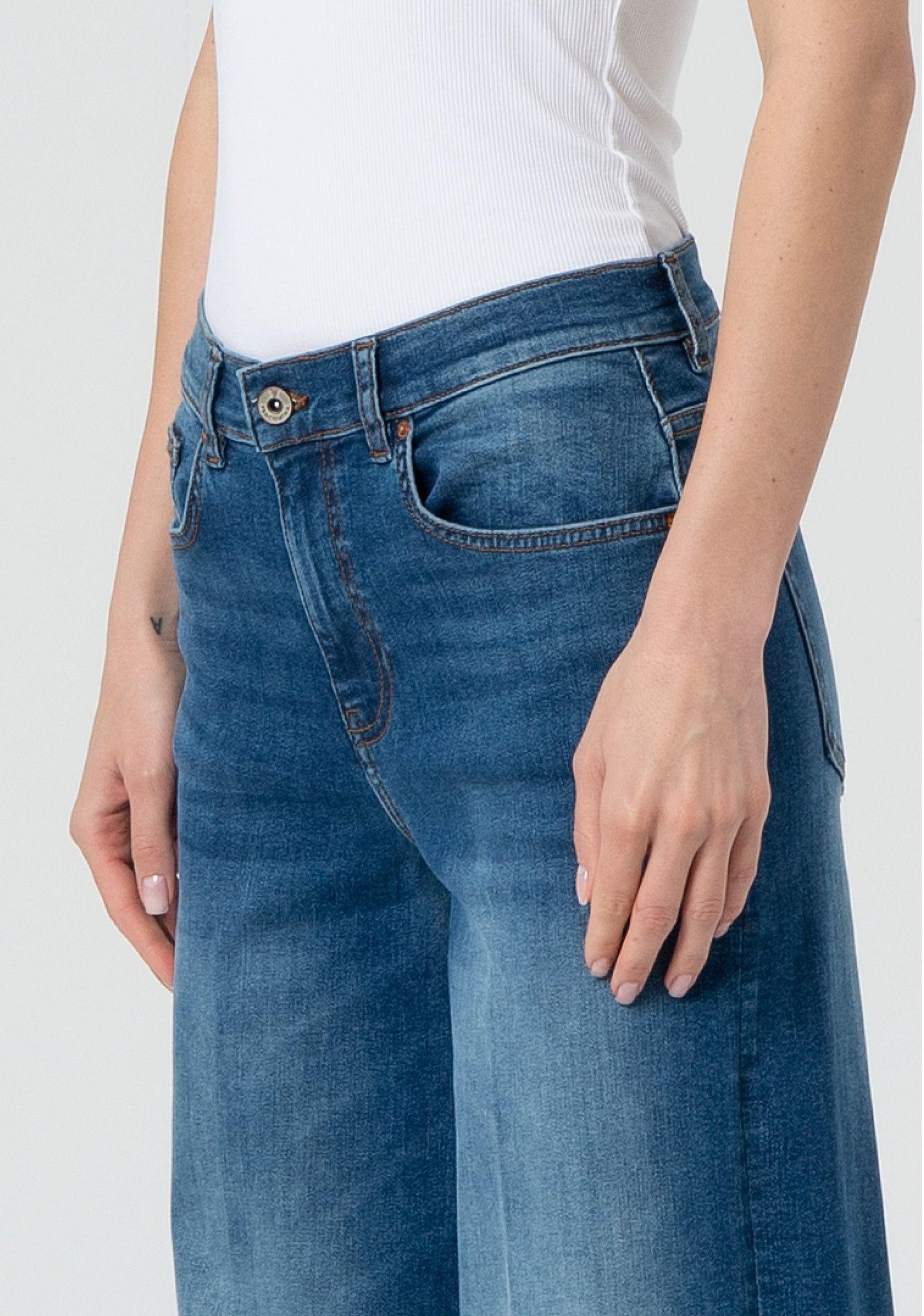 Jeans wide leg con lavaggio medio FP25SV3015D42002 349 FRACOMINA 