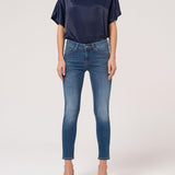 Jeans slim con lavaggio medio