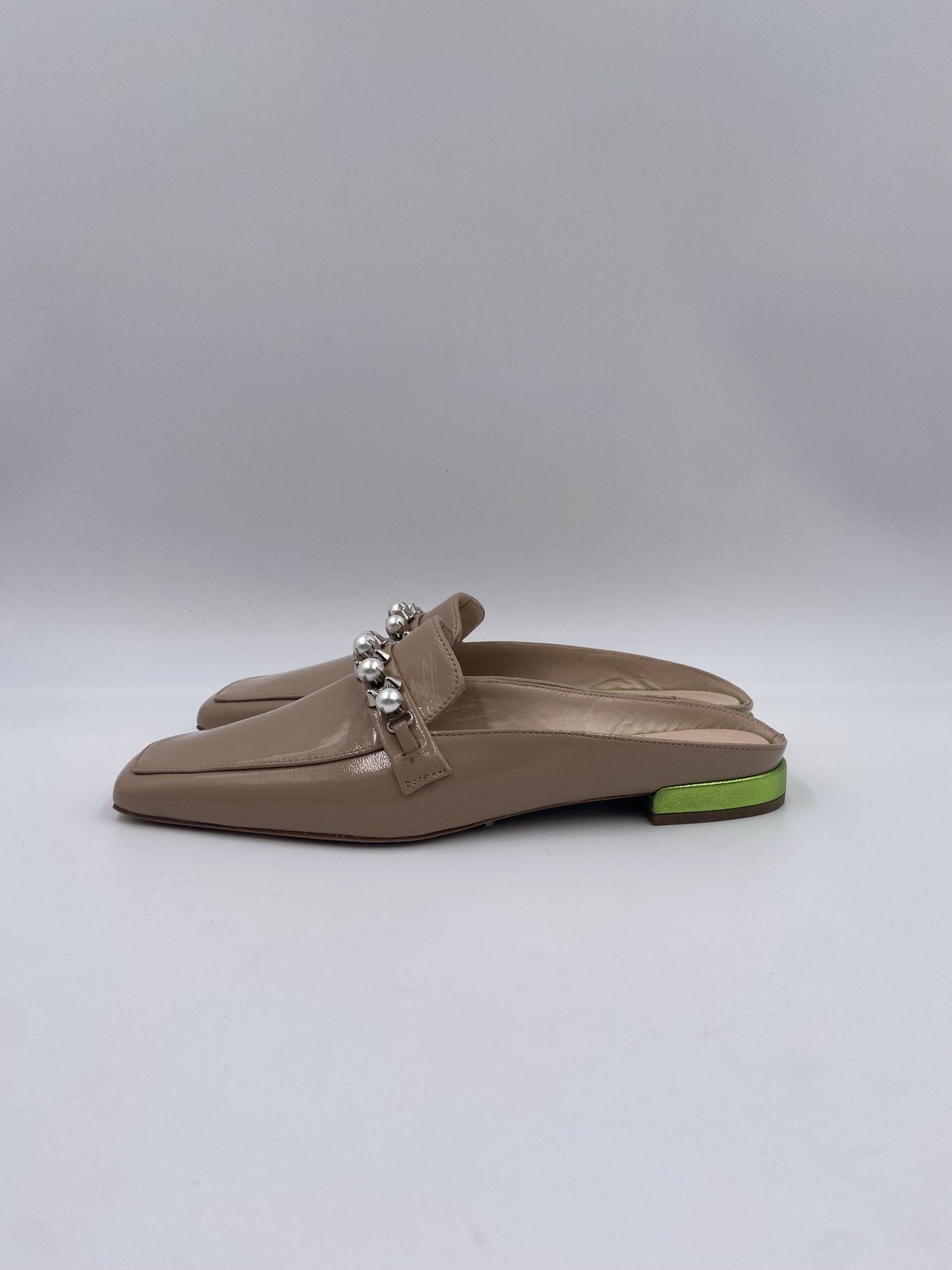 Sabot con perle e borchie 602 BEIGE CHIARINI 