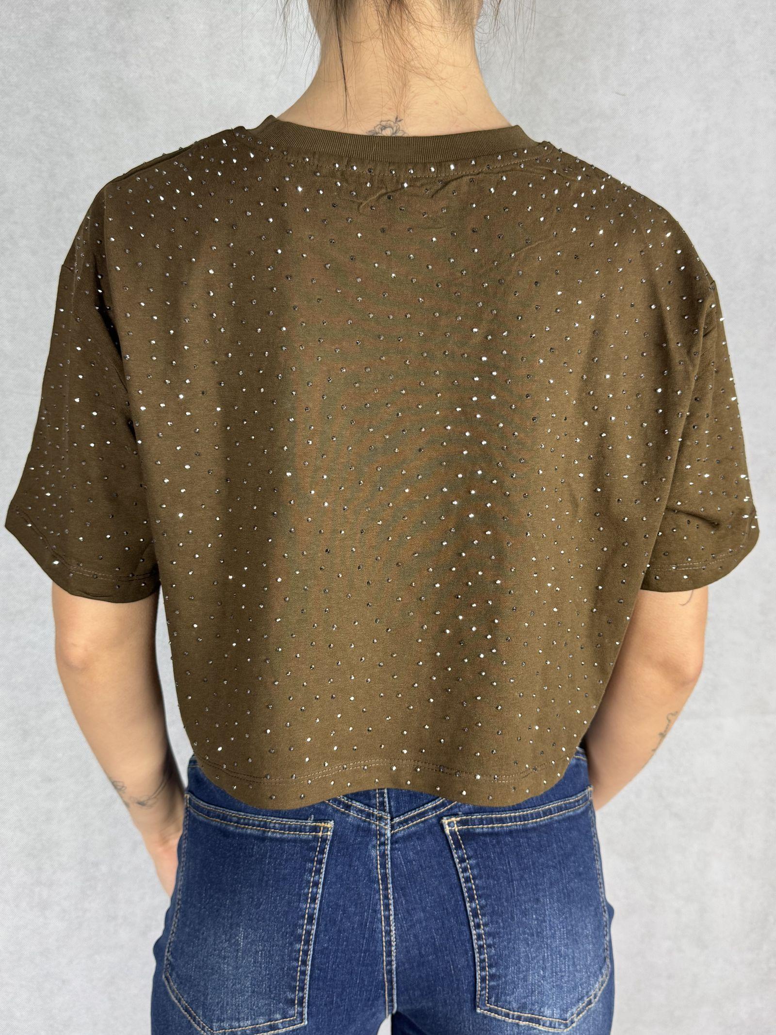 T- shirt girocollo con strass L8586 CIOCCOLATO OFELIA 