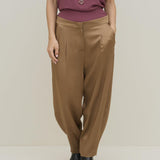 Pantalone con pinces in raso