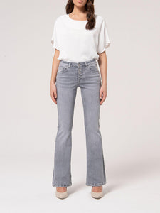 Jeans bootcut grigio con lavaggio medio