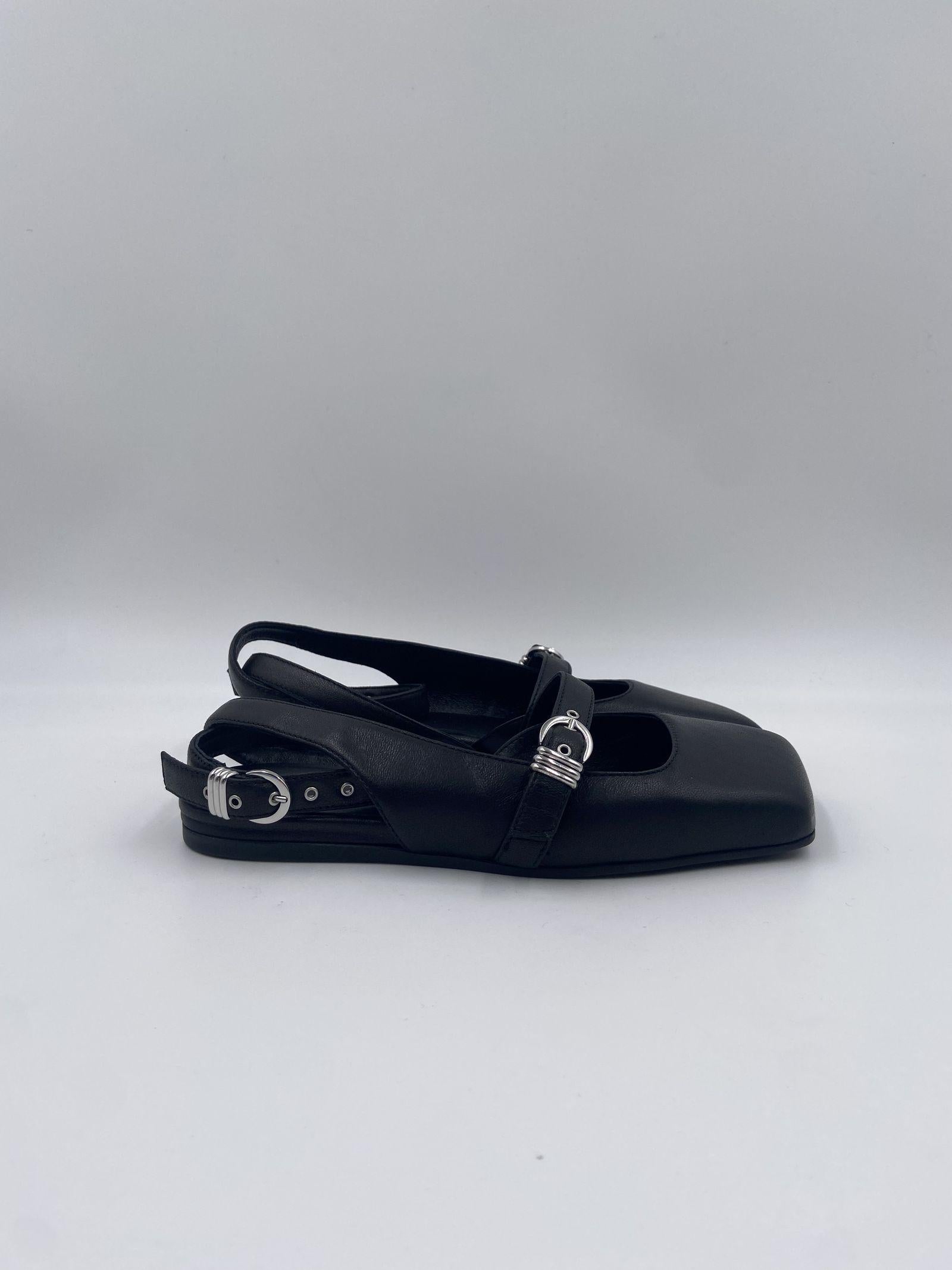 Square Closed decolletè fibbie nere 1G3554D 101 VIC MATIE' 