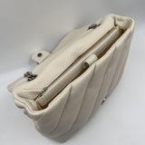 Borsa grande con maxi trapuntatura obliqua