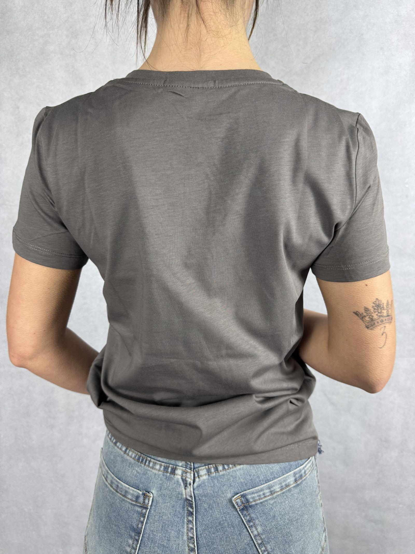 T-shirt basica scollo a V L5560 FUMO OFELIA 