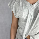 T- shirt scollo a V con manica a sbuffo
