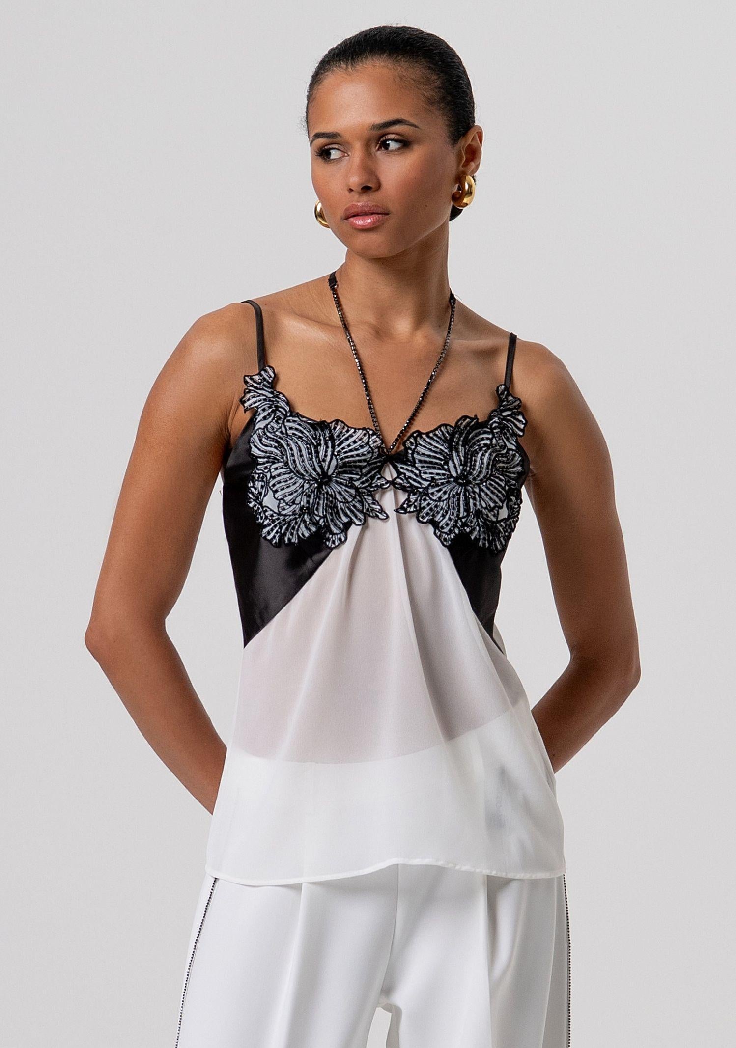 Top con patch fiori e strass FQ26ST2001W412E5 536 FRACOMINA 