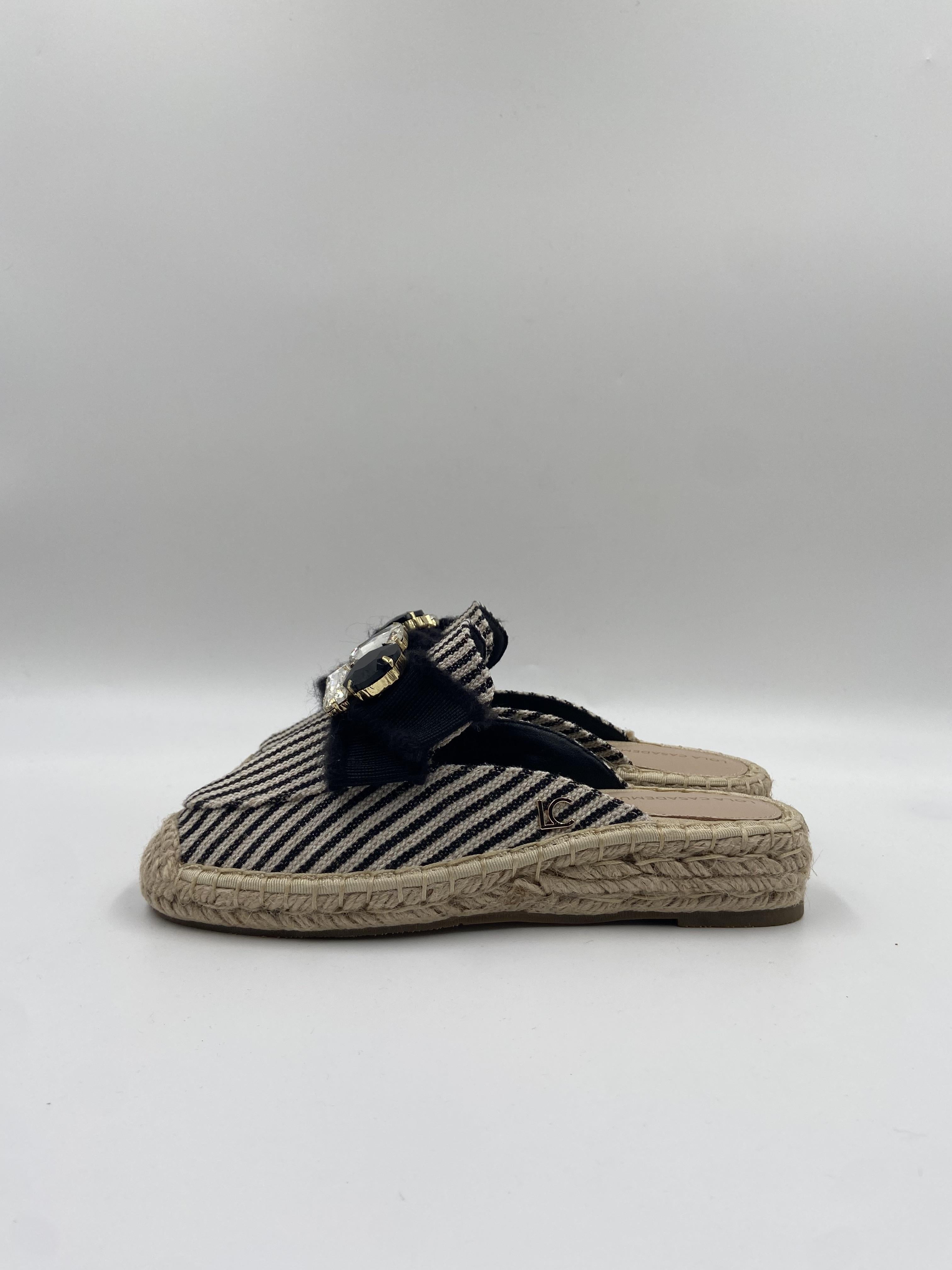 Sandalo a punta chiusa con fiocco LS2605050 20N LOLA 