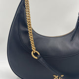 Borsa a spalla in pelle bottolata con catena