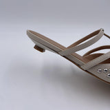 Scarpa bassa aperta con borchie