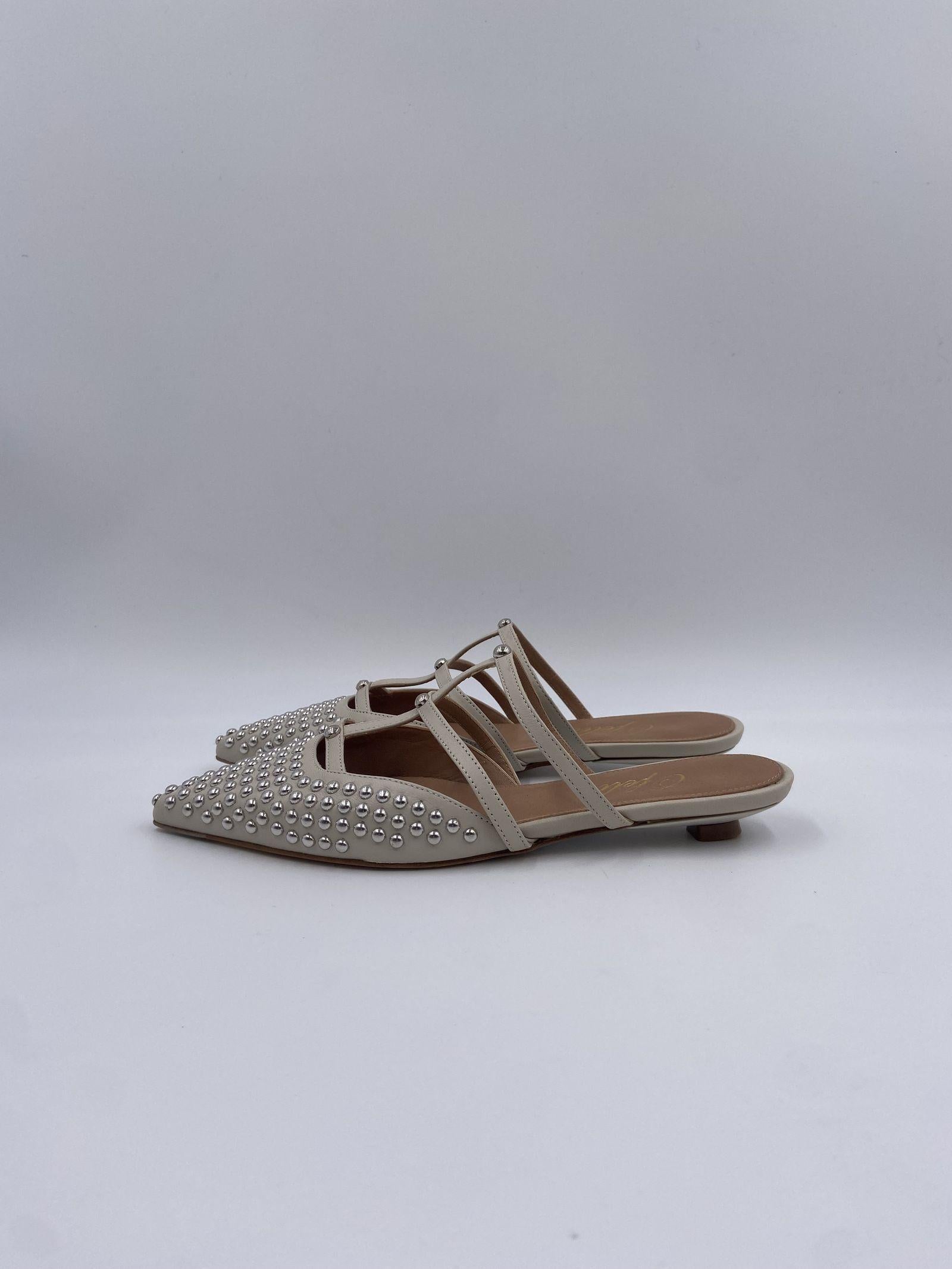 Scarpa bassa aperta con borchie 2569 LATTE OFELIA 
