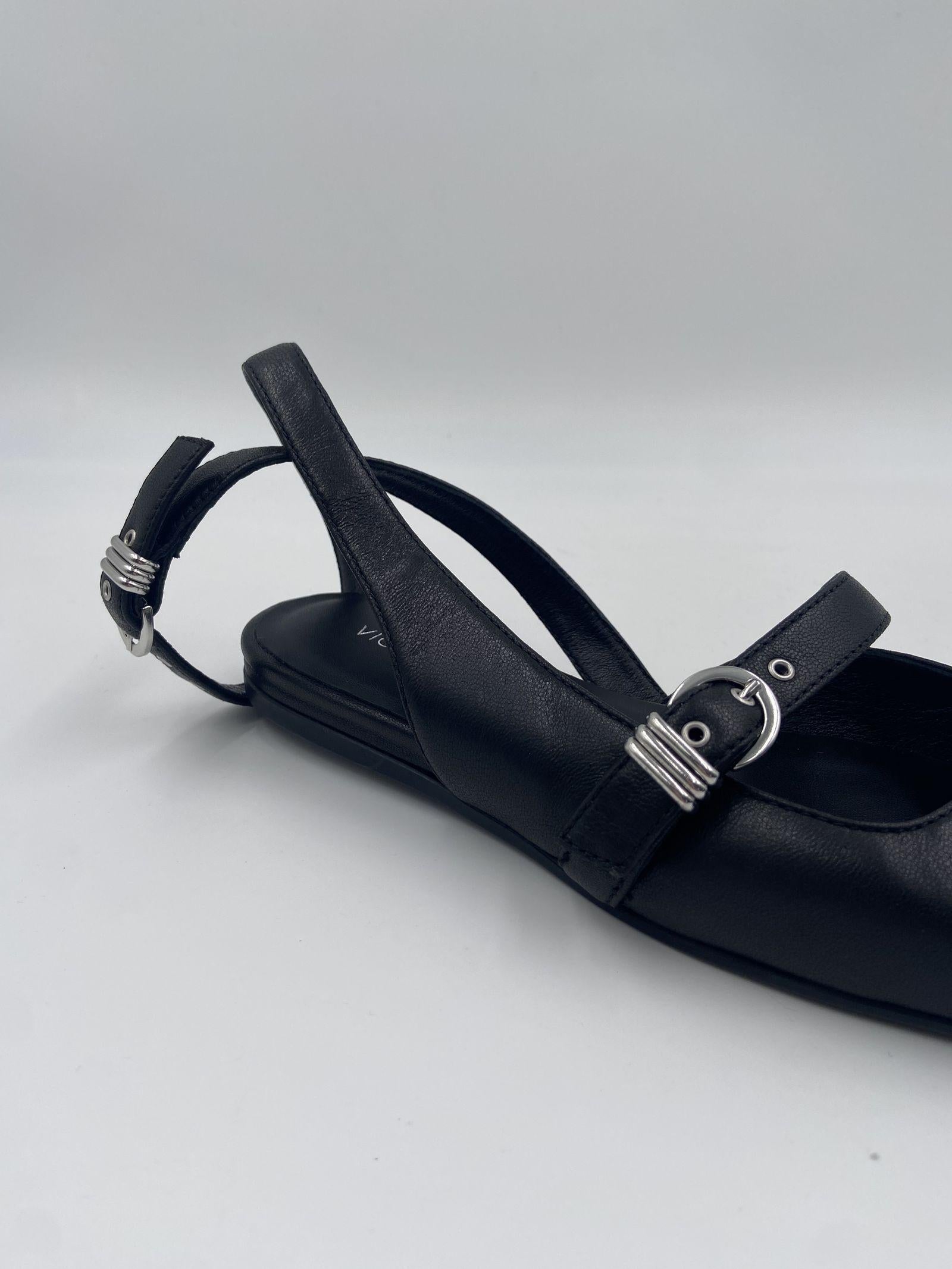 Square Closed decolletè fibbie nere 1G3554D 101 VIC MATIE' 