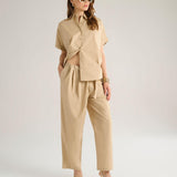Pantalone con pieghe