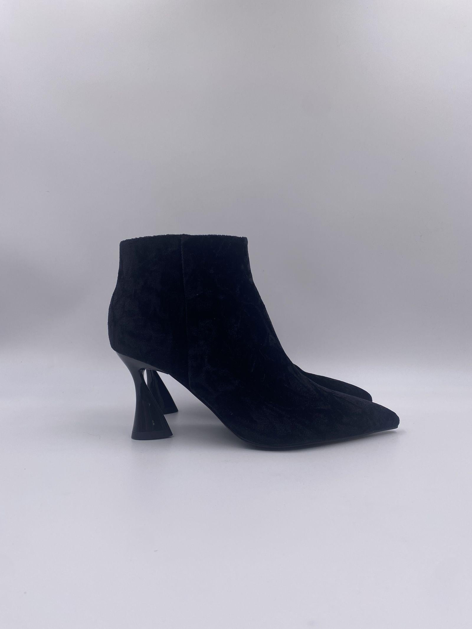 Tronchetto in velluto PJ584A NERO JEANNOT 